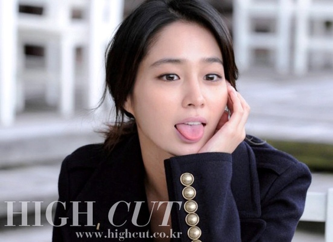 Lee Min Jung khoe ve goi cam tren tap chi-Hinh-5